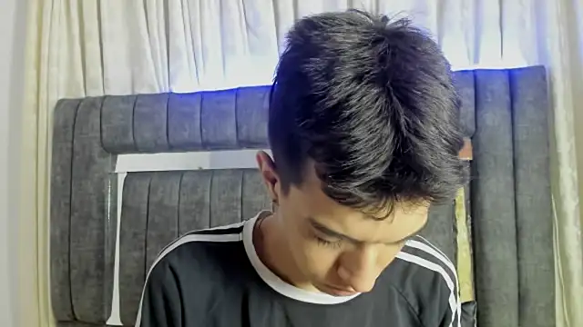 Snapshot of dylan_202520_ chatting on 09/12/25, 11:21 dylan 202520 online show from 09/12/25, 11:21