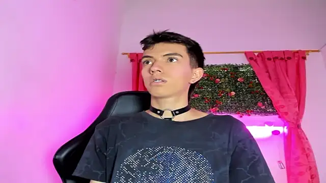 Snapshot of dylan_202520_ chatting on 10/03/25, 11:40 dylan 202520 online show from 10/03/25, 11:40