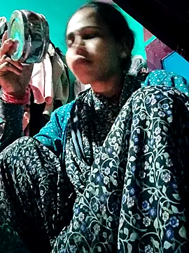 Snapshot of Pooja750 chatting on 02/20/26, 12:51 Pooja750 online show from 02/20/26, 12:51