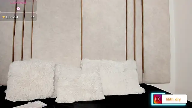 Snapshot of Lilith_dry chatting on 09/15/25, 12:49 Lilith dry online show from 09/15/25, 12:49