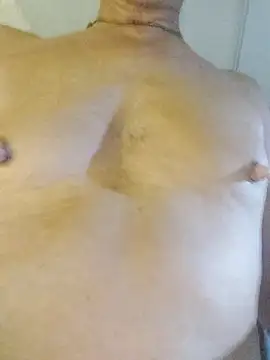 Snapshot of slaveman4you chatting on 10/20/25, 02:01 slaveman4you online show from 10/20/25, 02:01