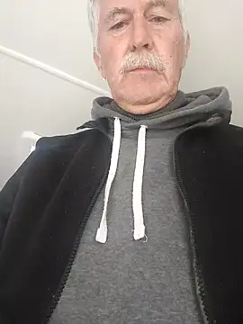 Snapshot of slaveman4you chatting on 10/21/25, 12:17 slaveman4you online show from 10/21/25, 12:17