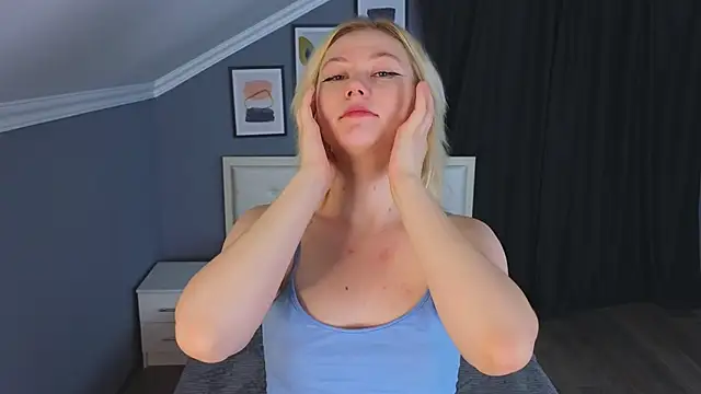 Snapshot of Violet_Willis chatting on 09/17/25, 03:14 Violet Willis online show from 09/17/25, 03:14