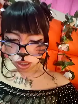 Snapshot of Kitty_Melodi chatting on 10/16/25, 11:11 Kitty Melodi online show from 10/16/25, 11:11