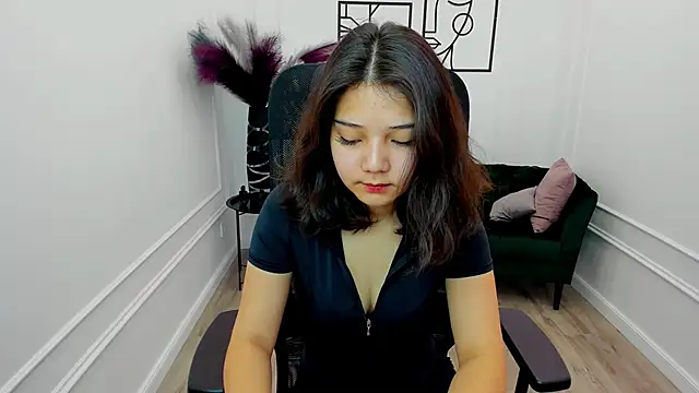 ElliVensda online show from 09/18/25, 11:45