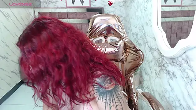 Red Bunny v online show from 12/16/25, 01:21