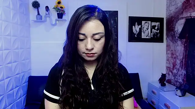 Eva Roussell online show from 11/25/25, 02:28