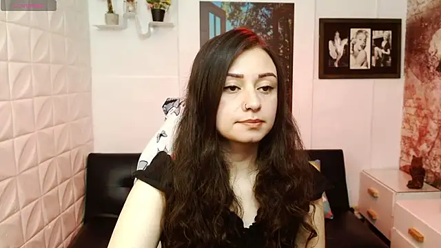 Snapshot of Eva_Roussell chatting on 02/02/26, 02:38 Eva Roussell online show from 02/02/26, 02:38