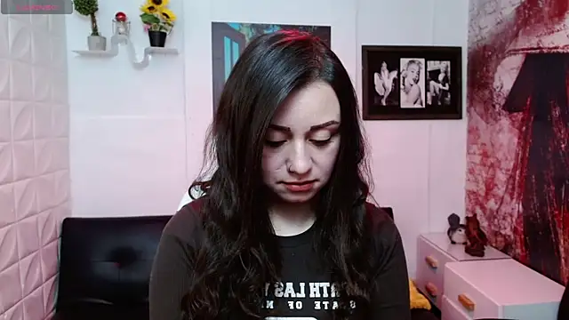 Snapshot of Eva_Roussell chatting on 02/04/26, 03:07 Eva Roussell online show from 02/04/26, 03:07