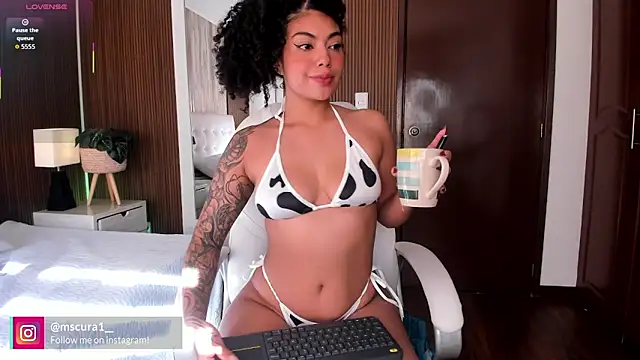 Snapshot of miss_curazao chatting on 01/19/26, 12:53 miss curazao online show from 01/19/26, 12:53