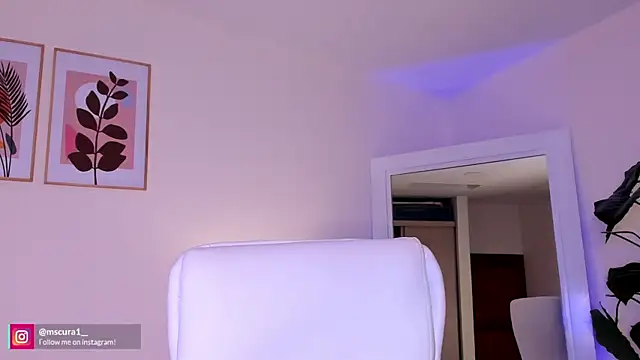 Snapshot of miss_curazao chatting on 06/17/26, 12:40 miss curazao online show from 06/17/26, 12:40