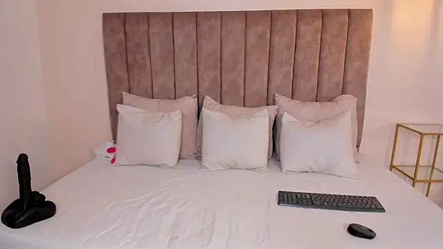 amber colliiins online show from 11/14/25, 05:33