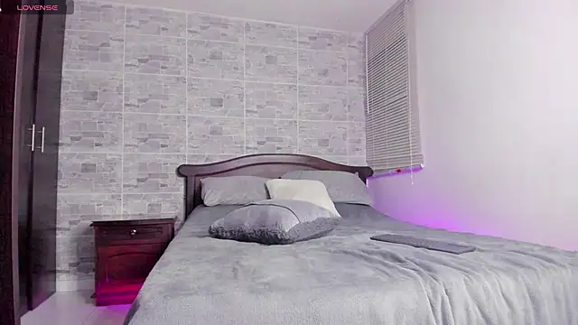 Snapshot of DavisFirb chatting on 10/29/25, 02:25 DavisFirb online show from 10/29/25, 02:25