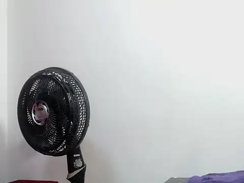 Snapshot of Andy_22cm chatting on 11/04/25, 11:42 Andy 22cm online show from 11/04/25, 11:42