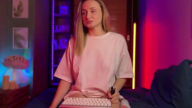 LovaMay online show from 02/22/26, 10:58