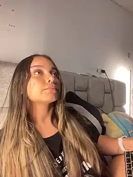 AnnyLopezzz  online show from 04/05/26, 12:52