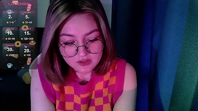Snapshot of cute1stranger chatting on 09/14/25, 07:29 cute1stranger online show from 09/14/25, 07:29