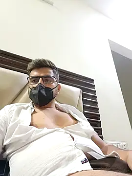 Snapshot of LoveGuruRA chatting on 09/15/25, 03:01 LoveGuruRA online show from 09/15/25, 03:01