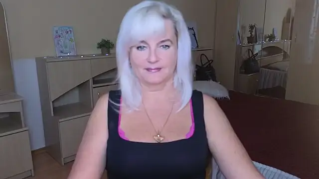 Snapshot of Vina_Vision chatting on 09/27/25, 10:20 Vina Vision online show from 09/27/25, 10:20