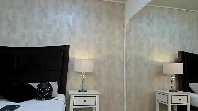 BarbaraLeython1 online show from 10/04/25, 02:15