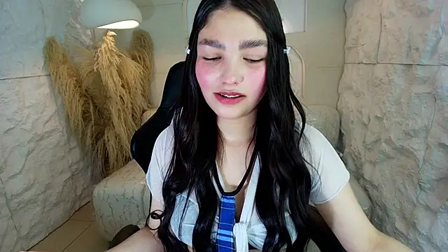 Snapshot of luna__r chatting on 10/11/25, 07:56 luna  r online show from 10/11/25, 07:56