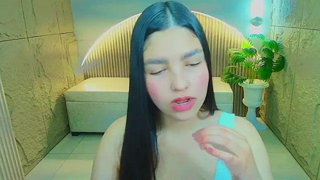 Snapshot of luna__r chatting on 10/15/25, 12:27 luna  r online show from 10/15/25, 12:27