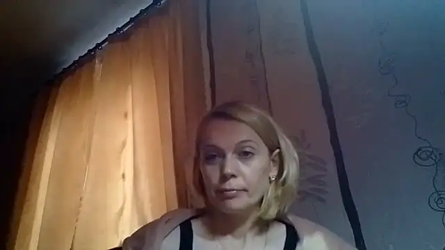 LiluXRose online show from 10/14/25, 09:54