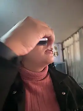 -Mia1 online show from 11/10/25, 12:15