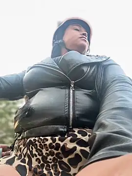 -Mia1 online show from 03/25/26, 12:00