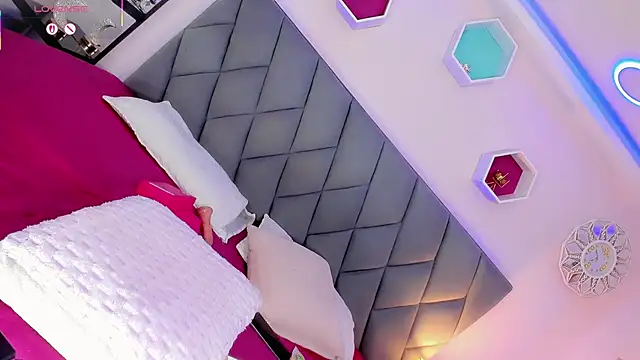 Amira Ember online show from 02/06/26, 09:07