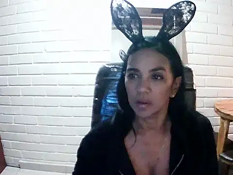 MiiaVelasquez online show from 10/16/25, 03:51