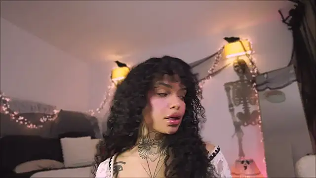 Brianna Moon online show from 10/23/25, 04:45