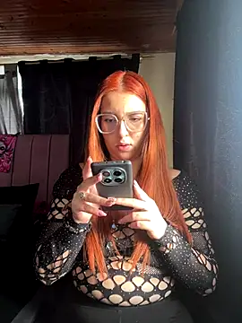 CoraVibes online show from 10/28/25, 11:47