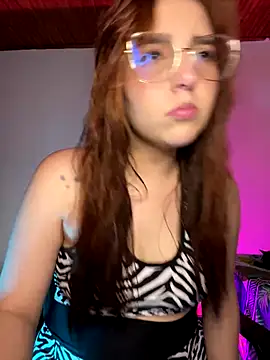 CoraVibes online show from 11/05/25, 07:36