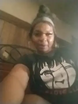 Ladiv33 online show from 10/30/25, 01:18