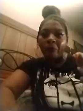 Ladiv33 online show from 10/30/25, 05:24