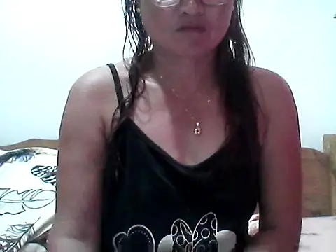 nathalie0045 online show from 10/03/25, 09:17