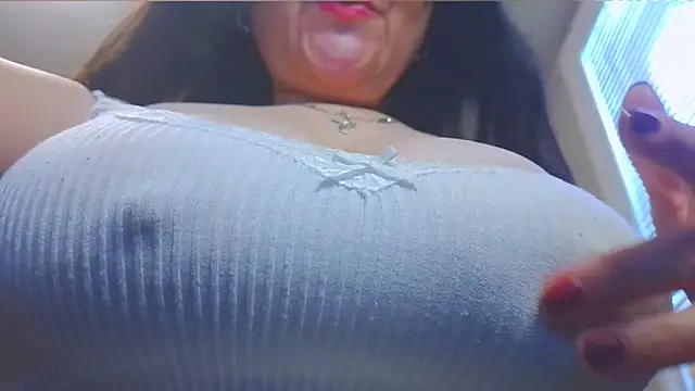 Snapshot of sharoldfox19 chatting on 10/01/25, 05:30 sharoldfox19 online show from 10/01/25, 05:30