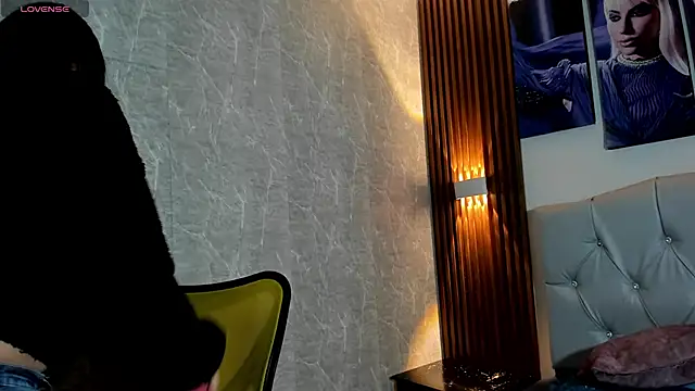 Sophi Thaylorr online show from 09/27/25, 12:54