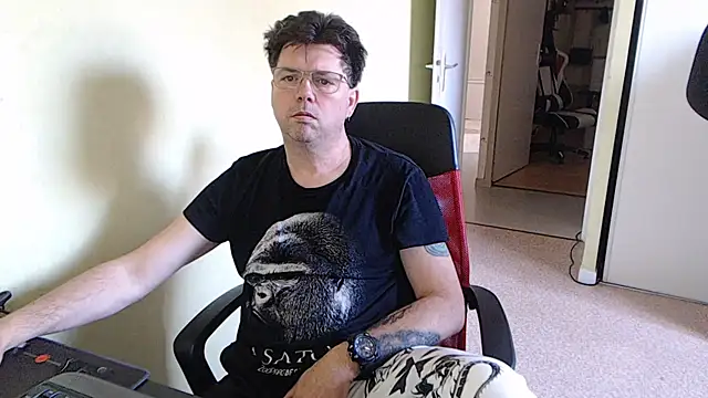 blueandwhite1 online show from 03/21/26, 08:52