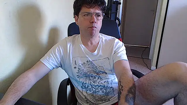 blueandwhite1 online show from 04/15/26, 08:21