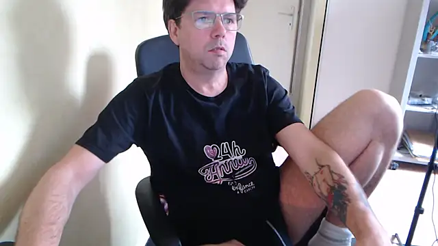 blueandwhite1 online show from 04/25/26, 08:39