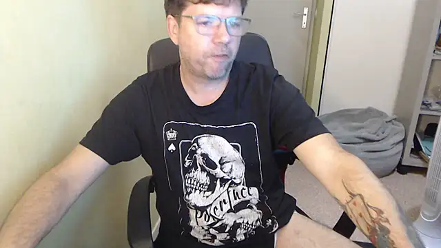 blueandwhite1 online show from 06/21/26, 08:28