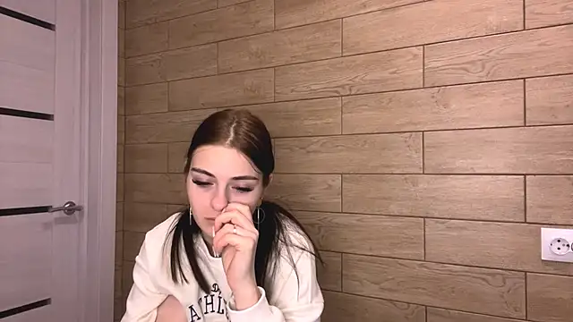 TianaWidell online show from 12/21/25, 11:50