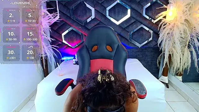 Zoe-Johnson  online show from 11/11/25, 09:48