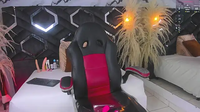 Zoe-Johnson  online show from 12/14/25, 09:41