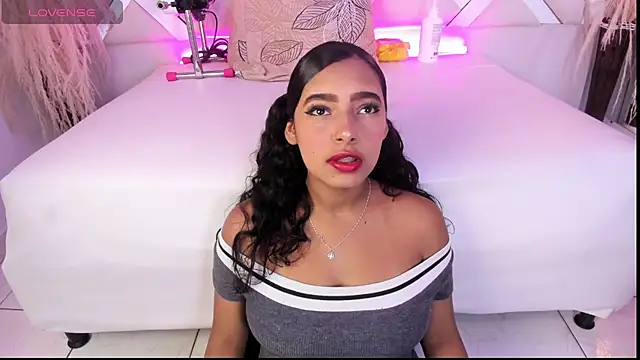 Zoe-Johnson  online show from 05/27/26, 09:45