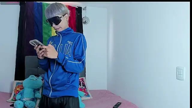 Snapshot of Playboy_Andersex chatting on 10/16/25, 07:04 Playboy Andersex online show from 10/16/25, 07:04