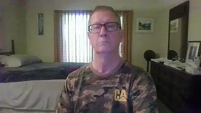 Snapshot of camminmichaellll chatting on 10/24/25, 08:49 camminmichaellll online show from 10/24/25, 08:49