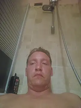 Snapshot of justeadeux chatting on 10/21/25, 02:51 justeadeux online show from 10/21/25, 02:51